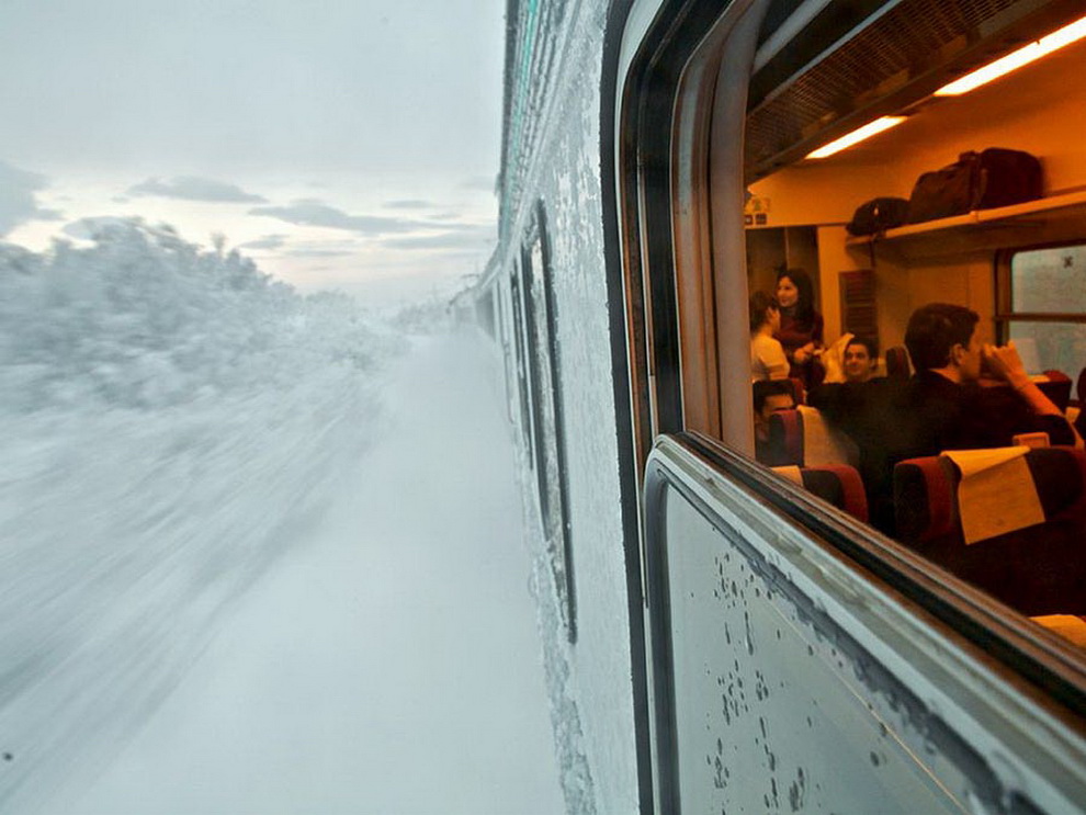 990x743, 191 Kb / Поезд, окно, снег, вагон , электричка